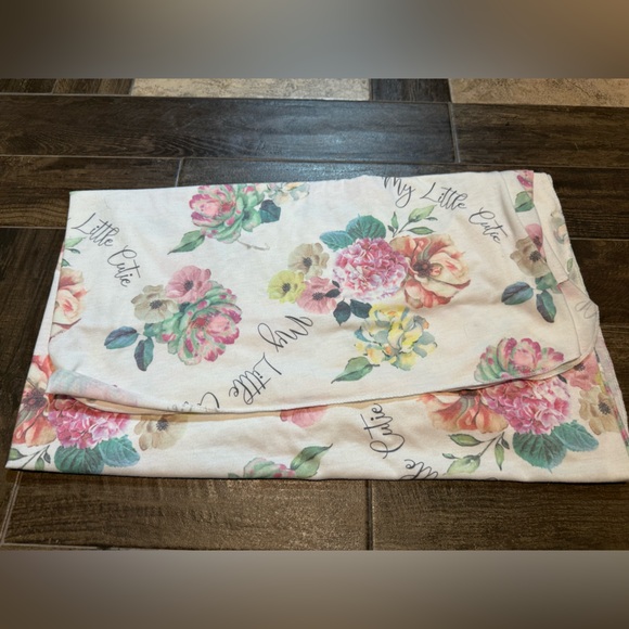 Toby receiving swaddle blanket my little cutie floral baby girl 0-6 months - Picture 2 of 4
